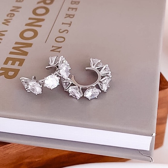 ⚜️𝟯𝟬%𝗢𝗙𝗙 𝗯𝘂𝗻𝗱𝗹𝗲𝘀 𝟯+⚜️ NEW CZ Round Pave Ear Cuff - Picture 8 of 10